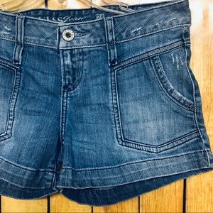 Guess Low-Rise Women’s Jeans Shorts Size 28